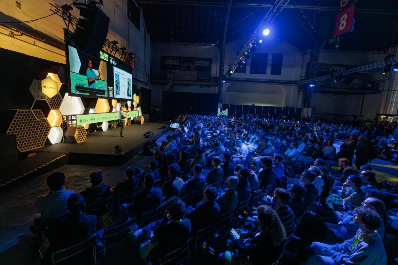 Timothy Serewicz delivering a keynote at Mobile World Congress Barcelona